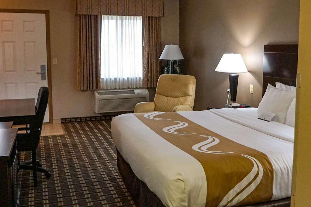 Quality Inn & Suites Watertown Near Prairie Lakes Ice Arena Habitación foto