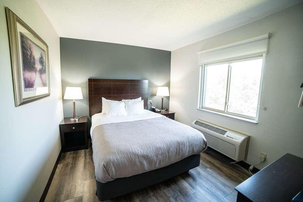 Quality Inn & Suites Watertown Near Prairie Lakes Ice Arena Habitación foto